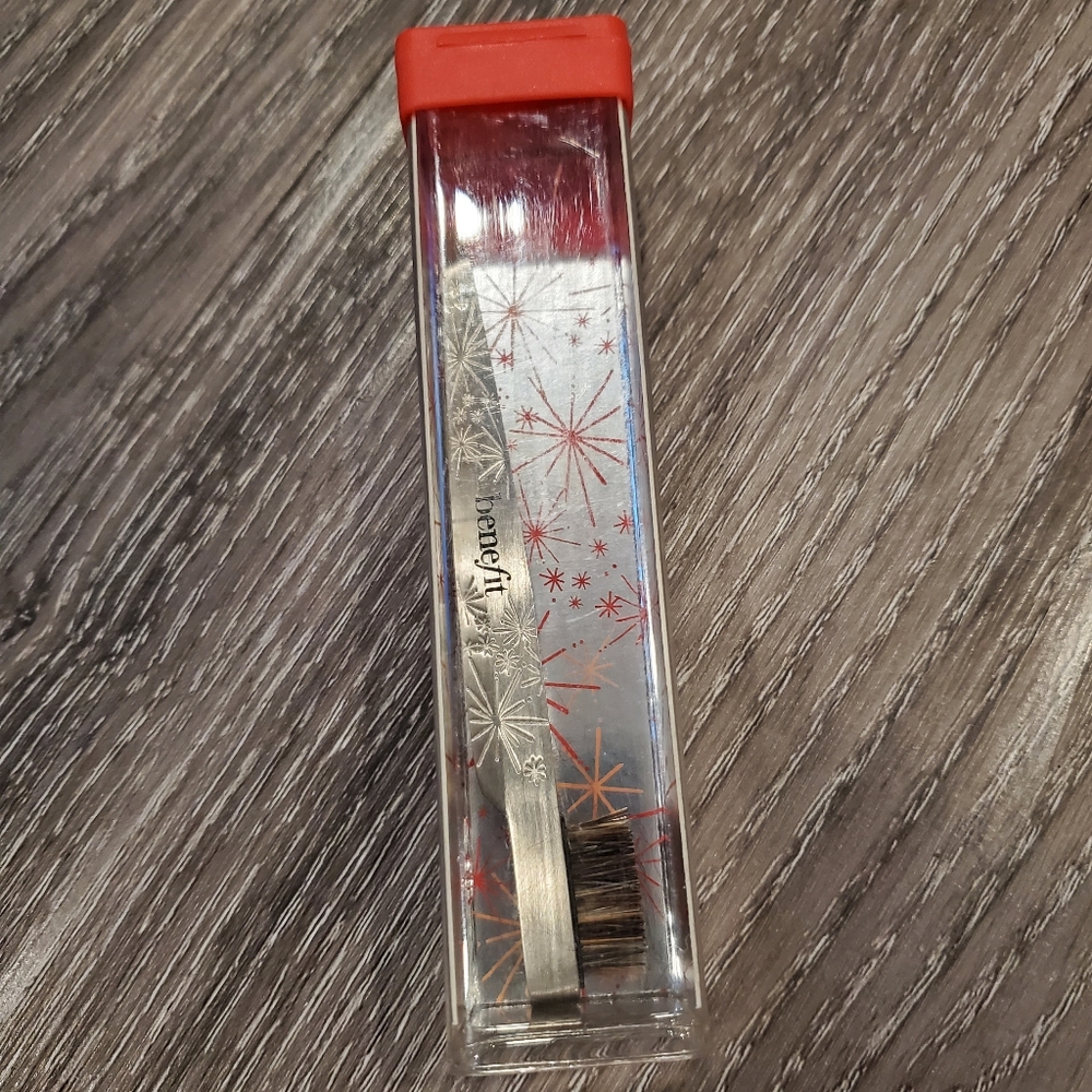 3/$30 👝 brand new in box Benefit tweezers